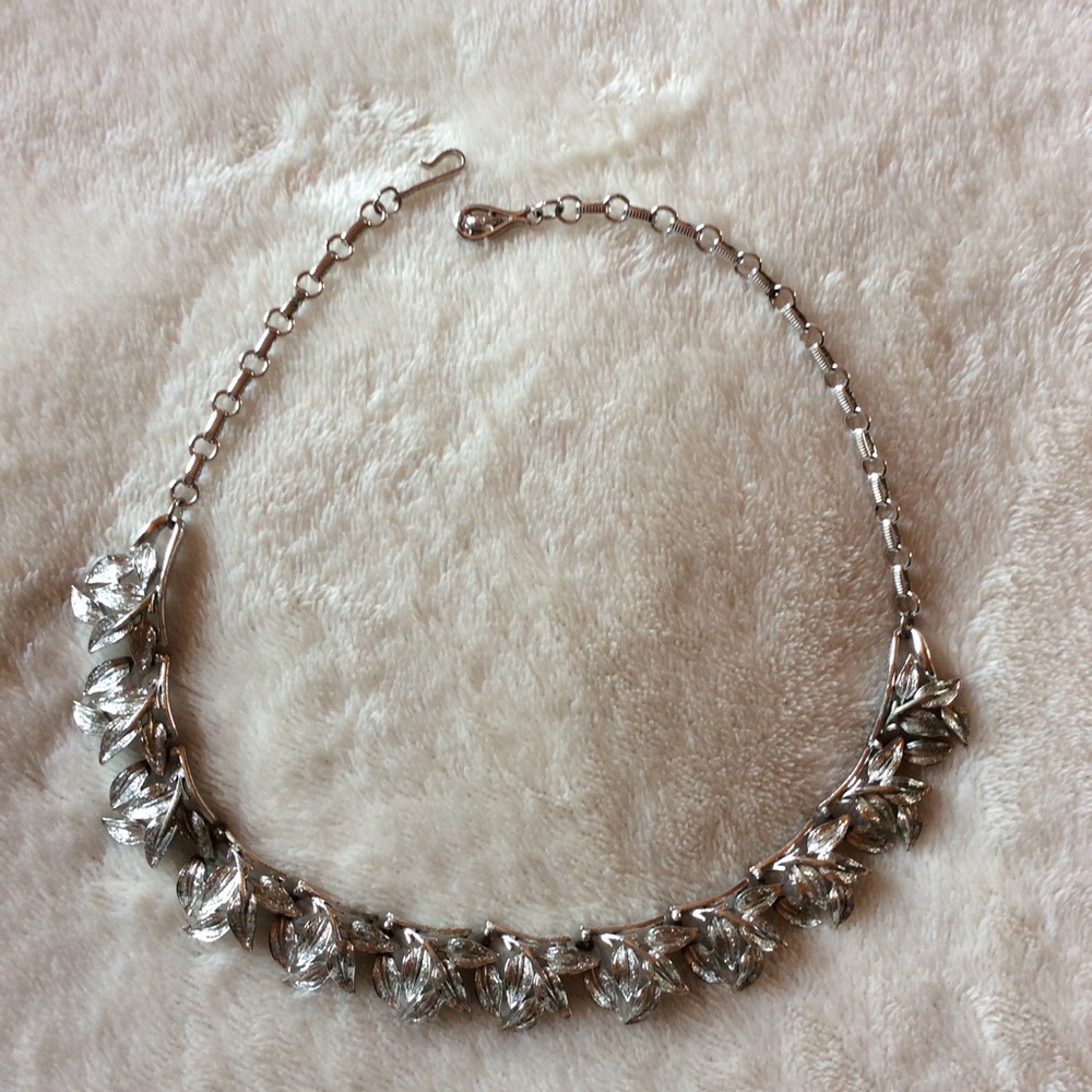 Leaf Pattern Necklace
